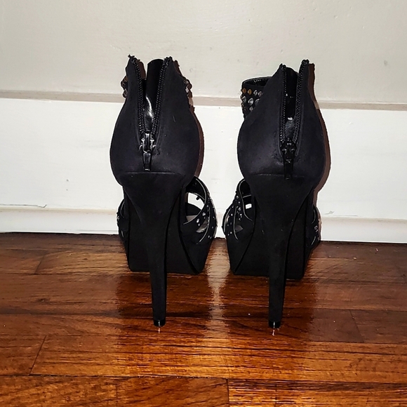 🍁EUC Stunning Black Paprika Studded High Heel - Picture 4 of 6